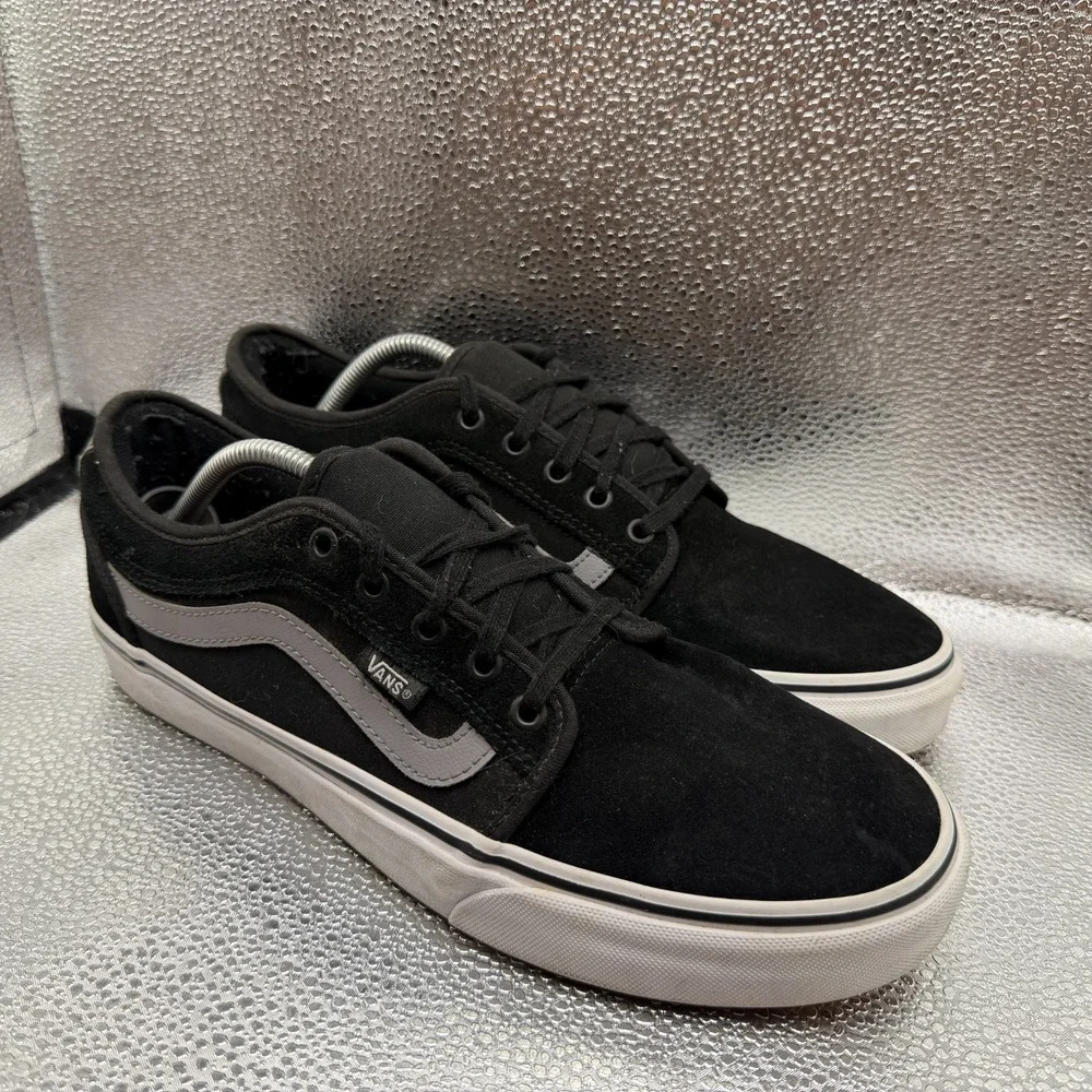 Size 11.5 Vans Chukka Low Black Mens Lace-Up Skateboard Sneaker Shoes 721356